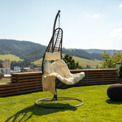 Závěsné křeslo včetně stojanu KALEA. Hnědá / krémová